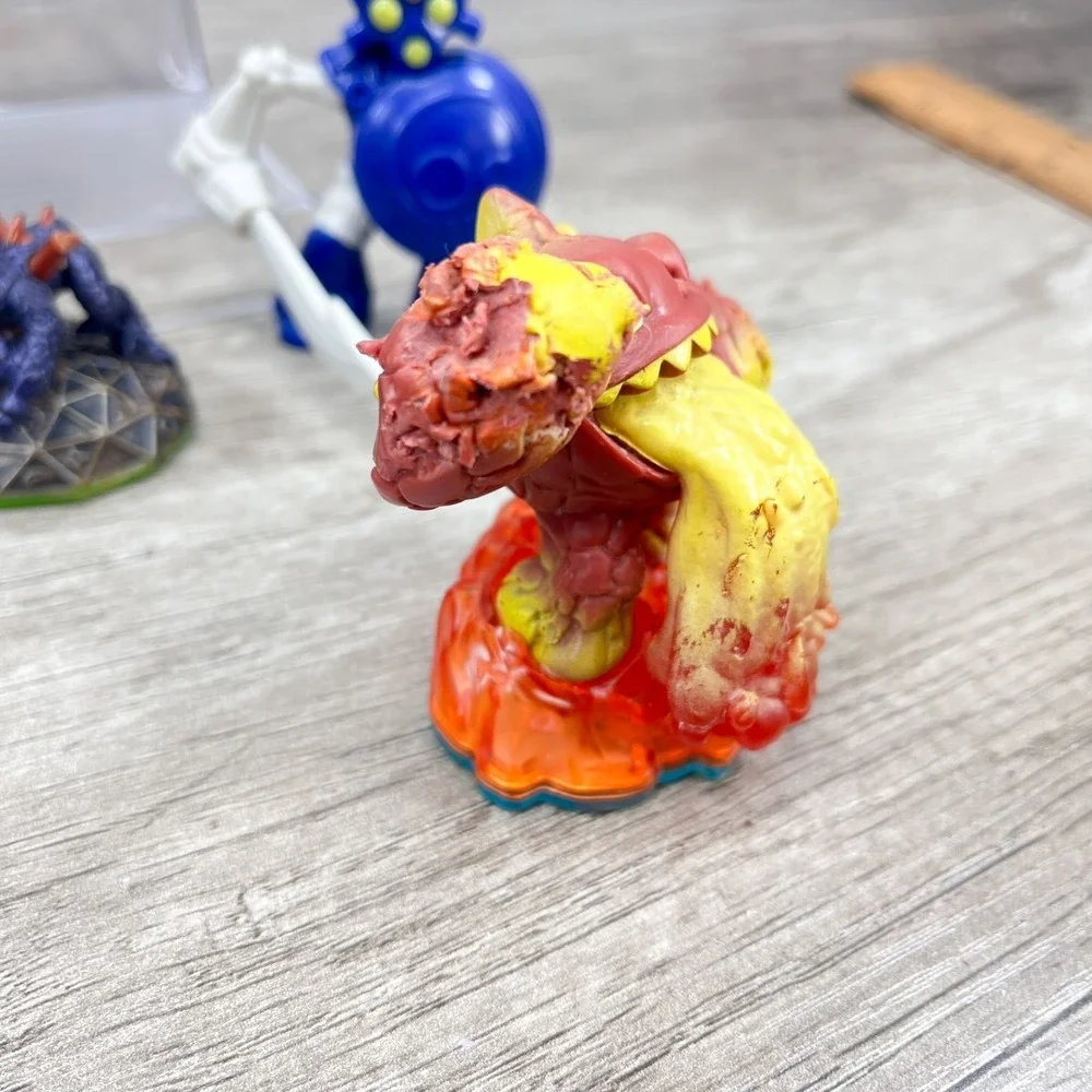 Skylander Lot of 10 Figures +2 Kids meal figures - Some broken, Read description